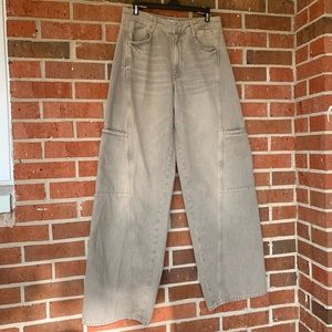 Zara TRF Mid-Rise Wide Leg Cargo Jeans Size 6